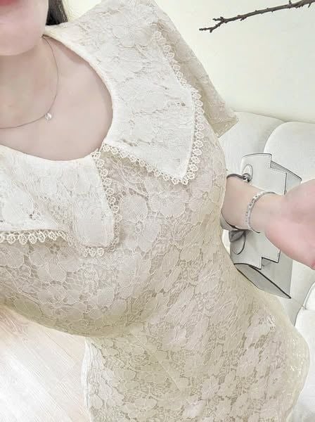 TQ4509 - ĐẦM REN NGẮN CỔ SEN (KEM)
