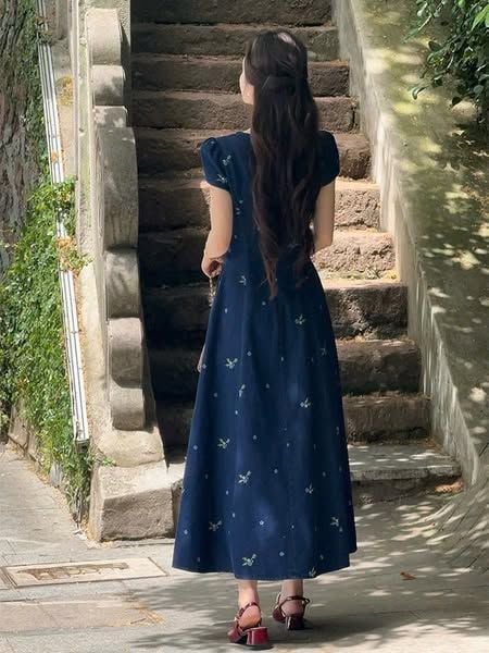 VGU1105 - ĐẦM DÀI HOA NHÍ PHỐI CHẤM BI TRƯỚC (XANH ĐEN)