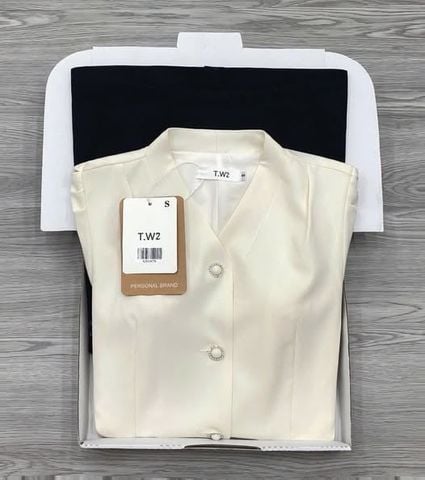 KS1167 - SET ÁO KIỂU PHỐI NÚT KEM + CHÂN VÁY DÀI ĐEN