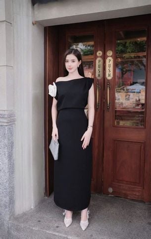 VGU1164 - ĐẦM DÀI TRỄ VAI ĐEN (KÈM TAG HOA)