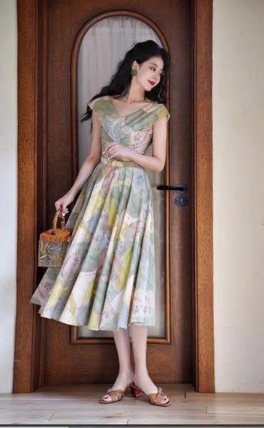 VGU1179 - ĐẦM DÀI XÒE CỔ TIM HỌA TIẾT MÀU (KÈM NỊT)