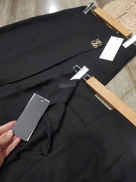 VGU1229 - CHÂN VÁY VẠT CHÉO ĐEN - KÈM TAG (CVÁY LẺ)