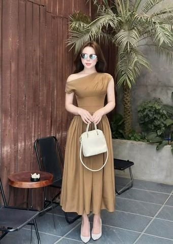 TQ4556 - ĐẦM DÀI TRỄ VAI (NÂU)