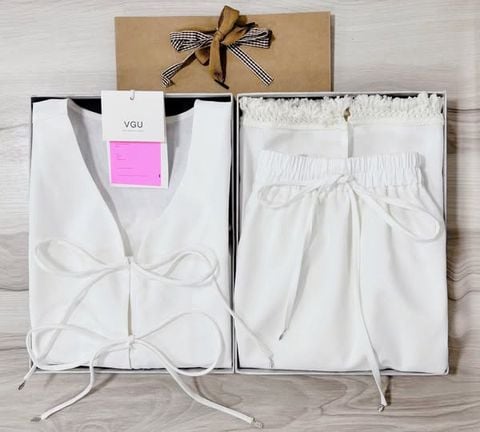 VGU1258 - SET ÁO SÁT NÁCH CỘT NƠ + CHÂN VÁY DÀI (TRẮNG)