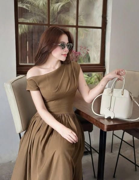 TQ4556 - ĐẦM DÀI TRỄ VAI (NÂU)