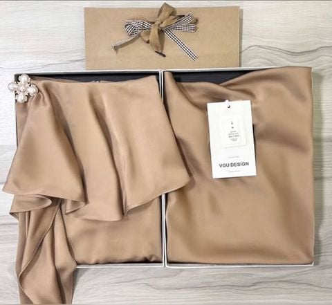 VGU1275 - SET ÁO CỔ ĐỔ + CHÂN VÁY DÀI NÂU (KÈM TAG)