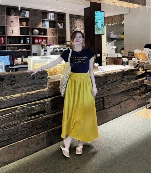 TB5848 - SET ÁO THUN XANH ĐEN + CHÂN VÁY DÀI VÀNG