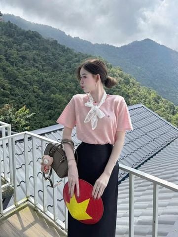 TQ4621 - SET ÁO THUN HỒNG + CHÂN VÁY ĐEN VIỀN BÈO (KHÔNG KÈM KHĂN)