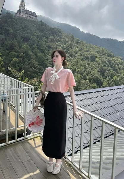 TQ4621 - SET ÁO THUN HỒNG + CHÂN VÁY ĐEN VIỀN BÈO (KHÔNG KÈM KHĂN)