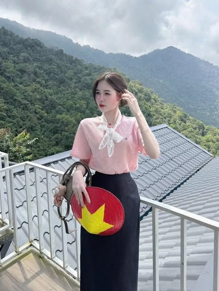 TQ4621 - SET ÁO THUN HỒNG + CHÂN VÁY ĐEN VIỀN BÈO (KHÔNG KÈM KHĂN)