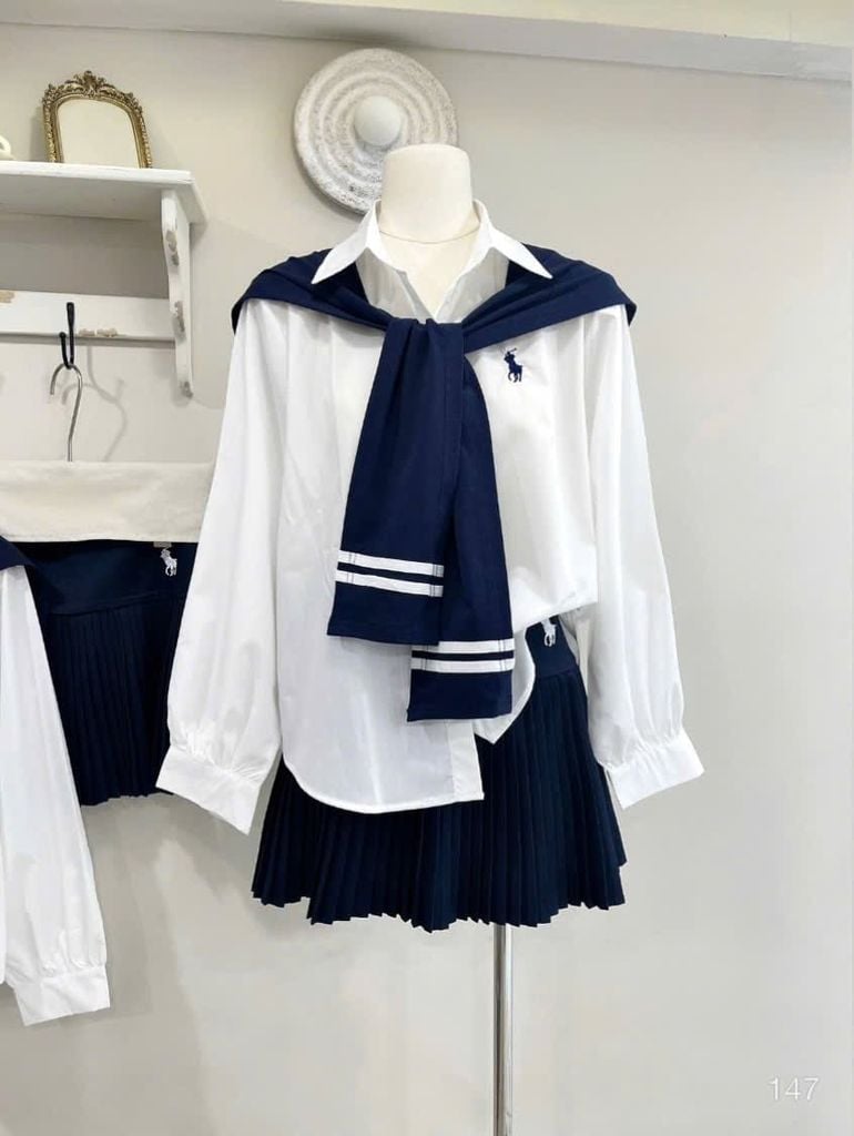 VGU1467 - SET ÁO SƠMI TRẮNG + C.VÁY XẾP LY XANH ĐEN (KÈM KHĂN CHOÀNG)