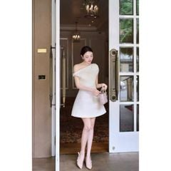 TB5863 - ĐẦM NGẮN TRỄ VAI ĐÍNH NƠ (KEM)