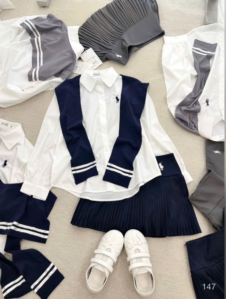 VGU1467 - SET ÁO SƠMI TRẮNG + C.VÁY XẾP LY XANH ĐEN (KÈM KHĂN CHOÀNG)