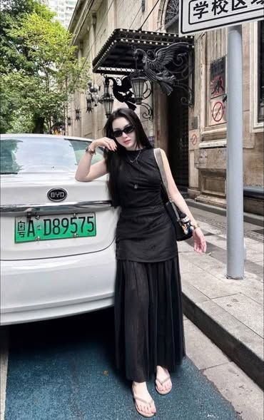 VGU1598 - SET ÁO SÁT NÁCH + CHÂN VÁY DÀI ĐEN