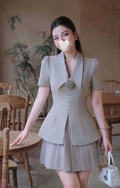 TB9223 - SET CAO CẤP PHỐI HOA, VÁY NGẮN XẾP LY - MÀU BE