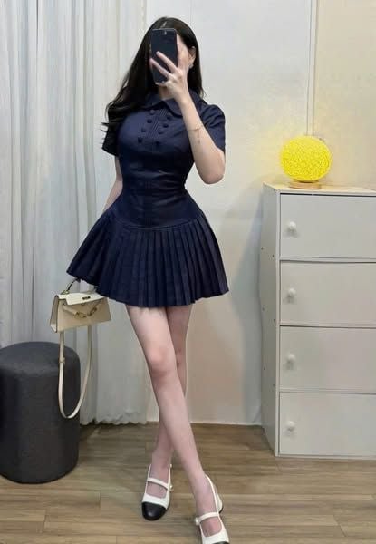 TB9335 ĐẦM CỔ ĐÍNH NÚT TÙNG XẾP LY