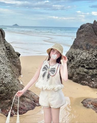 VGU1573 - SET NGẮN THÊU NƠ (KÈM TÚI)