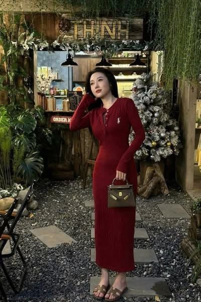 TB7478 - ĐẦM LEN BODY DÀI THÊU NGỰA - ĐỎ