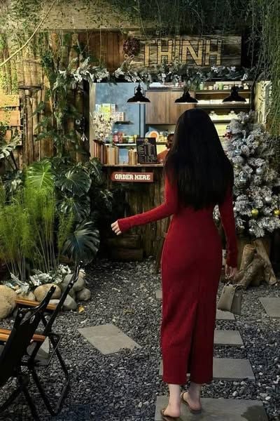 TB7478 - ĐẦM LEN BODY DÀI THÊU NGỰA - ĐỎ