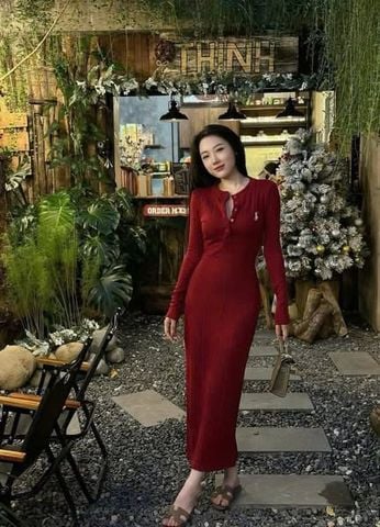 TB7478 - ĐẦM LEN BODY DÀI THÊU NGỰA - ĐỎ
