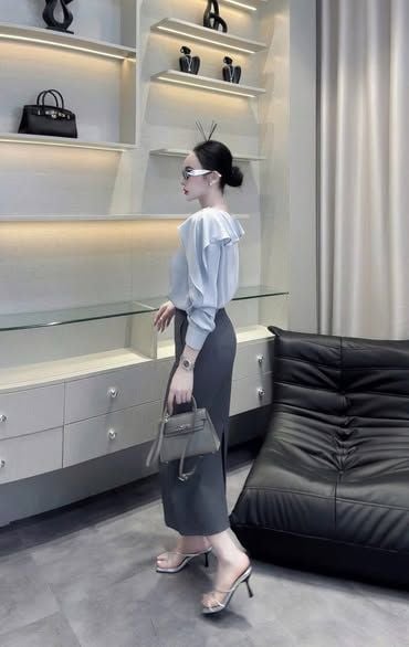 SKY9437 - SET ÁO PHỐI CỔ BÈO, CHÂN VÁY DÀI XÁM (KÈM NỊT)