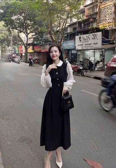 TB9478 - ĐẦM DÀI ĐEN CỔ SEN PHỐI