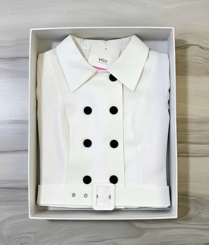 VGU1774 - ĐẦM NGẮN PHỐI NÚT - KÈM ĐAI (TRẮNG)