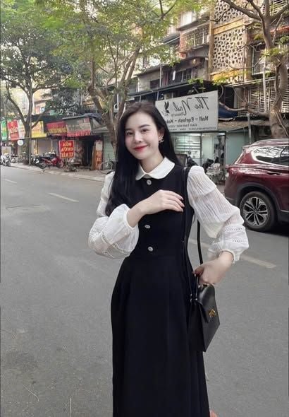 TB9478 - ĐẦM DÀI ĐEN CỔ SEN PHỐI