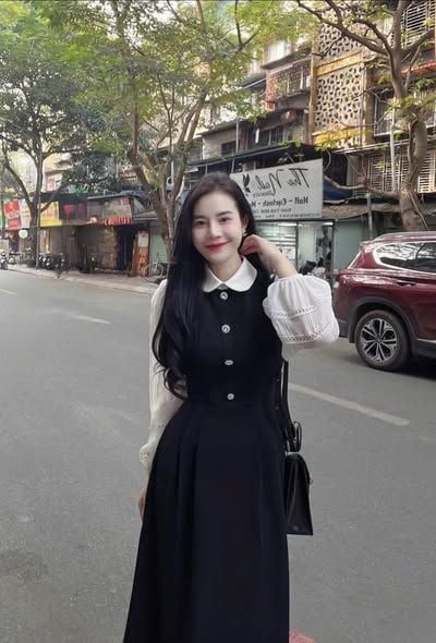 TB9478 - ĐẦM DÀI ĐEN CỔ SEN PHỐI