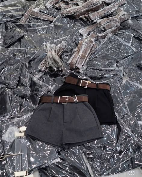 KS1542 - QUẦN SHORT ĐEN - KÈM NỊT (Q.LẺ)