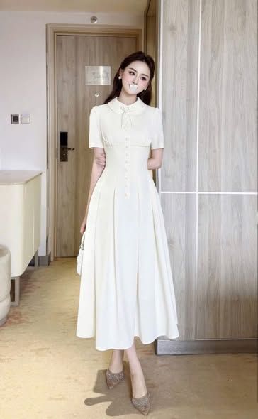 SKY5946 - ĐẦM DÀI CỔ SEN NÚT BỌC (KEM)