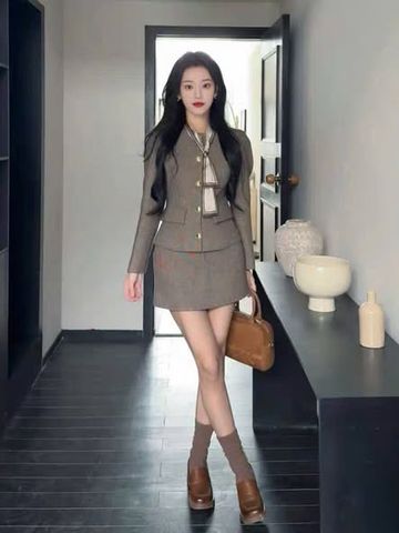 KS1576 - SET ÁO PHỐI NÚT KIM LOẠI, VÁY NGẮN (XANH RÊU) - KÈM KHĂN