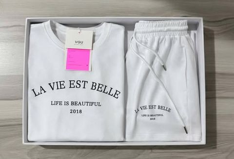 Yalangoch keksa ayollar tik turgan porno suratlarda suratga tushishmoqda