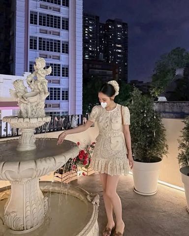 TB9496 - ĐẦM NGẮN REN CC PHỐI TÚI - KÈM NỊT (KEM VÀNG)