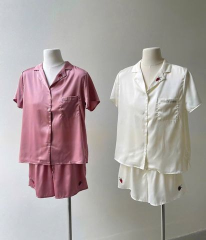 VGU1934 - SET BỘ NGỦ THÊU DÂU (HỒNG)