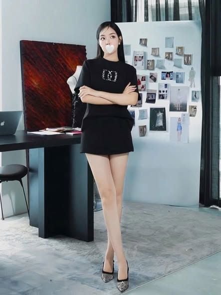 VGU1959 - SET ÁO ĐÍNH HẠT, VÁY NGẮN (ĐEN)