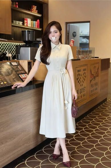 SKY9614 - ĐẦM DÀI XẾP LY NGỰC KÈM DÂY HOA (KEM)