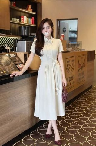 SKY9614 - ĐẦM DÀI XẾP LY NGỰC KÈM DÂY HOA (KEM)