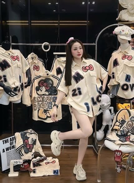 VGU2010 - ÁO KIỂU SƠMI FORM DÀI IN HÌNH MINNIE (KEM)