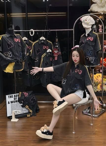 VGU2012 - ÁO KIỂU SƠMI FORM DÀI IN HÌNH MINNIE (ĐEN)