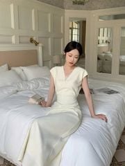 KS1639 - ĐẦM LỤA CỔ V VIỀN REN (KEM)