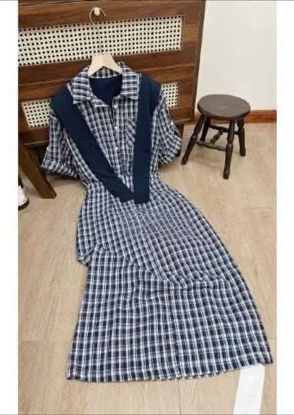 TB9707 - ĐẦM DÀI CARO PHỐI KHĂN LIỀN CỔ (XANH ĐẬM)