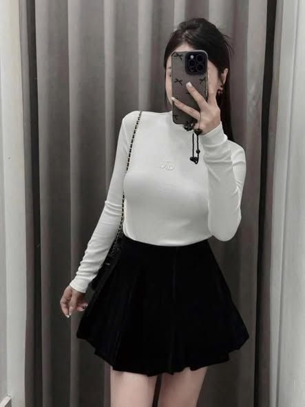 TB9741 - ÁO THUN CỔ LỌ THÊU ALO (TRẮNG) - LẺ