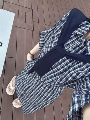 TB9707 - ĐẦM DÀI CARO PHỐI KHĂN LIỀN CỔ (XANH ĐẬM)