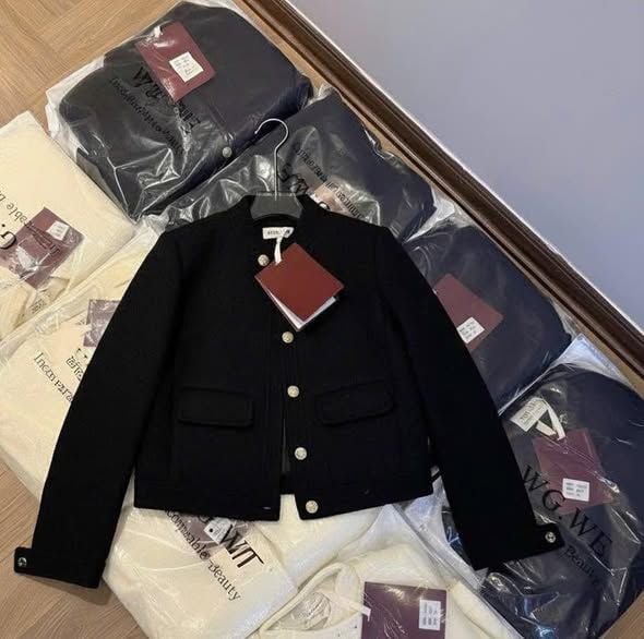 VGU2029 - ÁO KHOÁC PHỐI NÚT (ĐEN) - LẺ