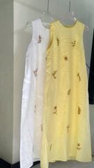 SKY9710 - ĐẦM LINEN SÁT NÁCH THÊU LÁ (VÀNG)