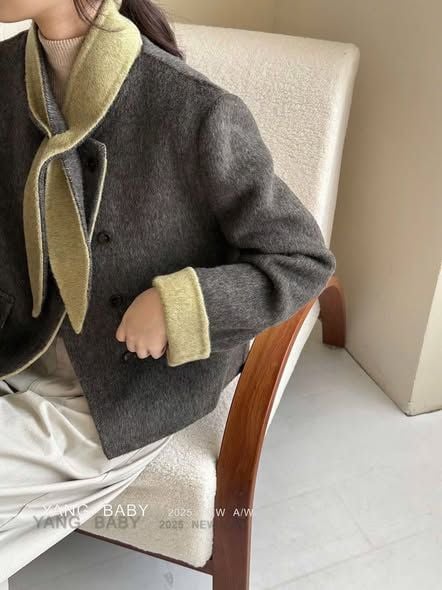 LEN6046 KHOÁC DẠ CỪU PHỐI MÀU KÈM KHĂN (XÁM) 26336