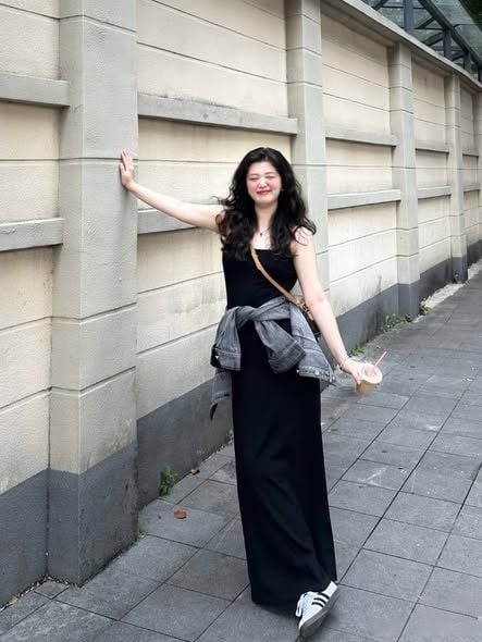 VGU2051 - SET ÁO KHOÁC JEAN, VÁY DÀI 2 DÂY ĐEN