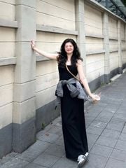 VGU2051 - SET ÁO KHOÁC JEAN, VÁY DÀI 2 DÂY ĐEN