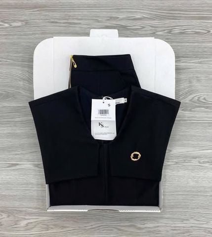 KS1654 -  SET ÁO CỔ CHOÀNG ĐÍNH TAG, QUẦN SHORT (ĐEN)